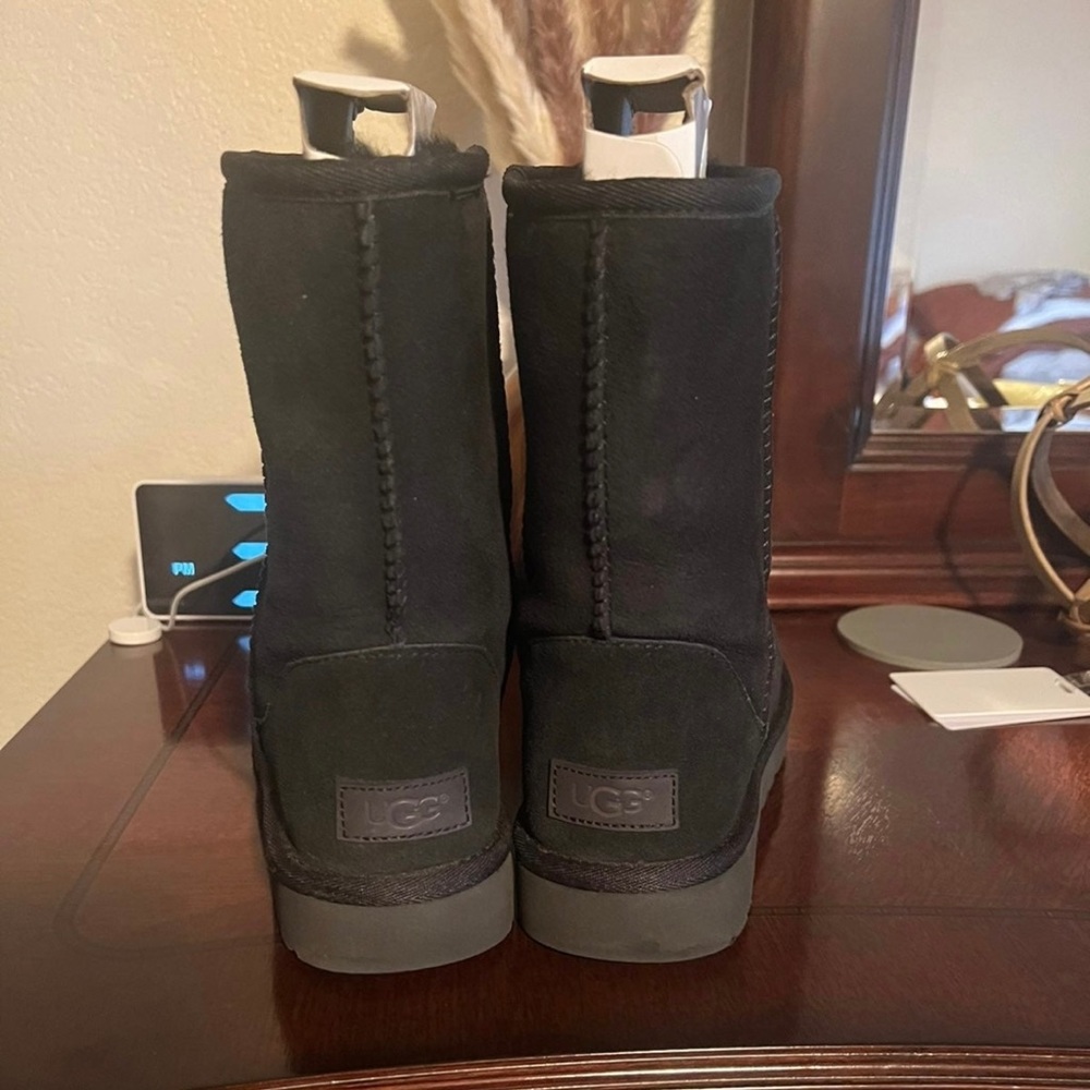 Black classic short II Uggs